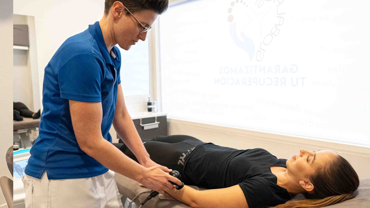 fisio aplicando diatermia